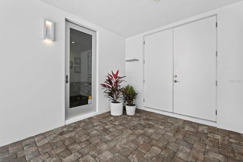 House in Sarasota, Florida 3 bedrooms, 271.46 sq.m. № 2232491 - photo 10