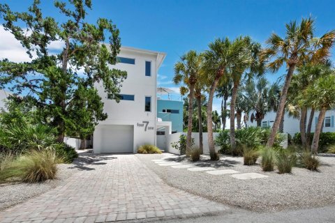 House in Sarasota, Florida 3 bedrooms, 271.46 sq.m. № 2232491 - photo 2