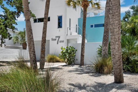 House in Sarasota, Florida 3 bedrooms, 271.46 sq.m. № 2232491 - photo 5
