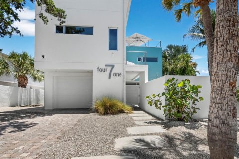 House in Sarasota, Florida 3 bedrooms, 271.46 sq.m. № 2232491 - photo 3
