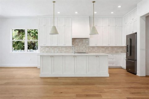 House in Tampa, Florida 4 bedrooms, 305.56 sq.m. № 2099741 - photo 16