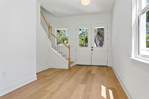 House in Tampa, Florida 4 bedrooms, 305.56 sq.m. № 2099741 - photo 15