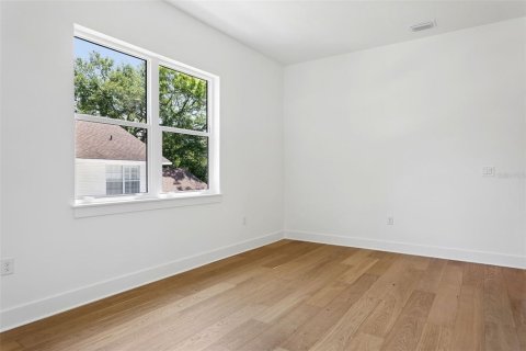 House in Tampa, Florida 4 bedrooms, 305.56 sq.m. № 2099741 - photo 30
