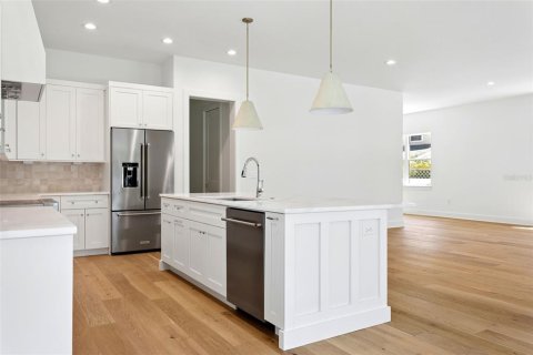 House in Tampa, Florida 4 bedrooms, 305.56 sq.m. № 2099741 - photo 23