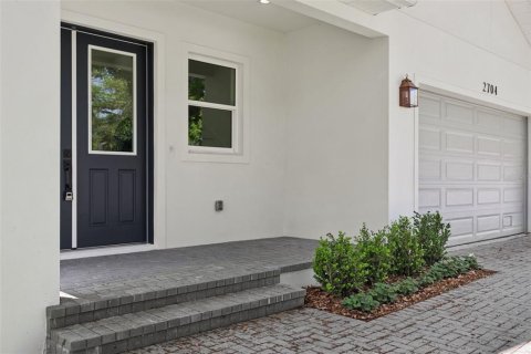 House in Tampa, Florida 4 bedrooms, 305.56 sq.m. № 2099741 - photo 6