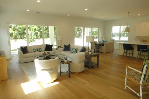 House in Tampa, Florida 4 bedrooms, 305.56 sq.m. № 2099741 - photo 13
