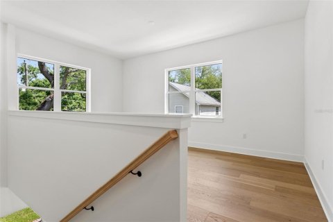 House in Tampa, Florida 4 bedrooms, 305.56 sq.m. № 2099741 - photo 29