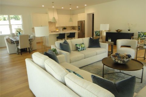 House in Tampa, Florida 4 bedrooms, 305.56 sq.m. № 2099741 - photo 12