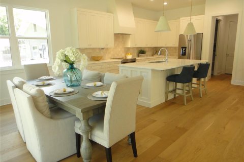 House in Tampa, Florida 4 bedrooms, 305.56 sq.m. № 2099741 - photo 9
