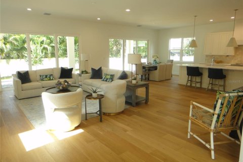 House in Tampa, Florida 4 bedrooms, 305.56 sq.m. № 2099741 - photo 11