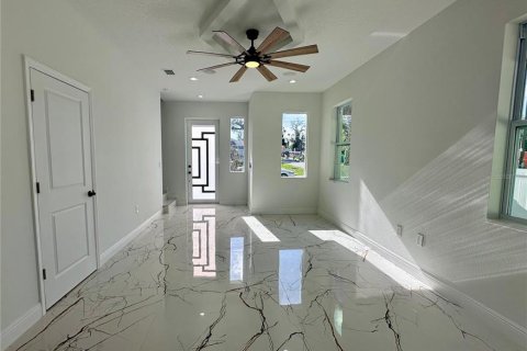 Casa en venta en Tampa, Florida, 3 dormitorios, 155.61 m2 № 1834716 - foto 3
