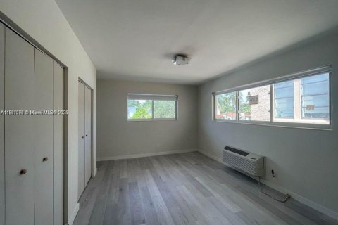 Apartamento en alquiler en Miami Beach, Florida, 1 dormitorio, 63.17 m2 № 1948772 - foto 4