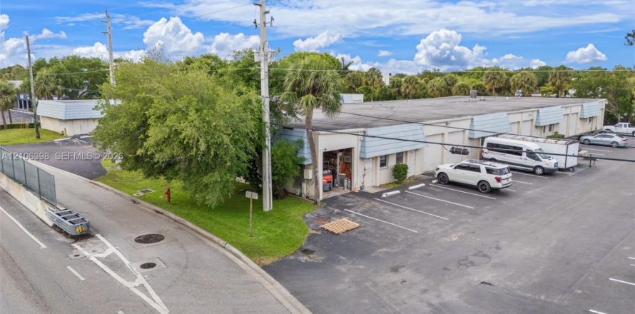 Immobilier commercial à West Palm Beach, Floride № 2416168