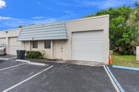 Immobilier commercial à vendre à West Palm Beach, Floride № 2416168 - photo 18