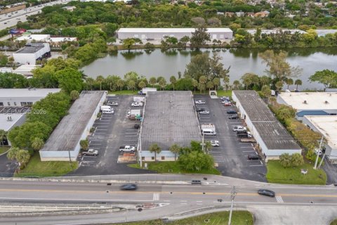 Immobilier commercial à vendre à West Palm Beach, Floride № 2416168 - photo 3