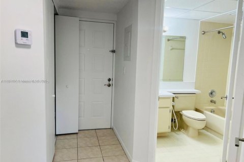 Copropriété à vendre à Doral, Floride: 1 chambre, 65.96 m2 № 1985457 - photo 2