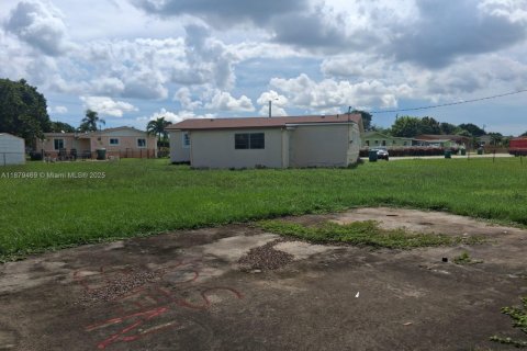 House in Miami Gardens, Florida 4 bedrooms, 142.88 sq.m. № 1896312 - photo 3
