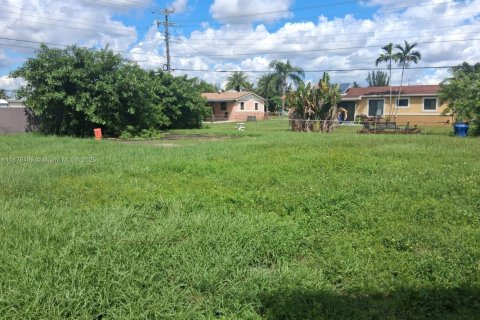 House in Miami Gardens, Florida 4 bedrooms, 142.88 sq.m. № 1896312 - photo 2