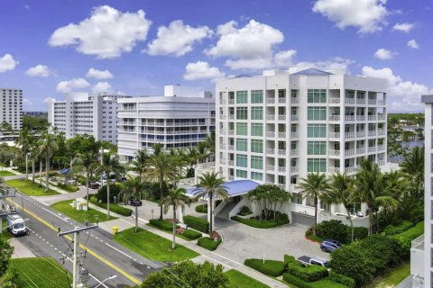 Condo in Highland Beach, Florida, 2 bedrooms № 2189253