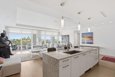 Condo in Highland Beach, Florida, 2 bedrooms  № 2189253 - photo 13