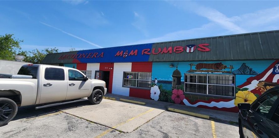 Commercial property in Lakeland, Florida 395.11 sq.m. № 1636260