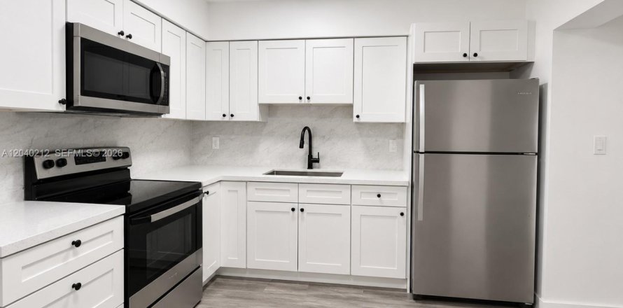 House in Hallandale Beach, Florida 3 bedrooms, 112.41 sq.m. № 2082979