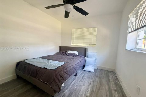 House in Hallandale Beach, Florida 3 bedrooms, 112.41 sq.m. № 2082979 - photo 9