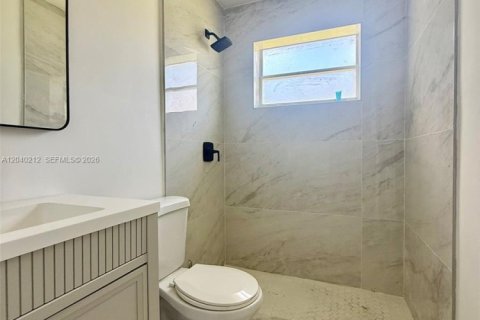 House in Hallandale Beach, Florida 3 bedrooms, 112.41 sq.m. № 2082979 - photo 12