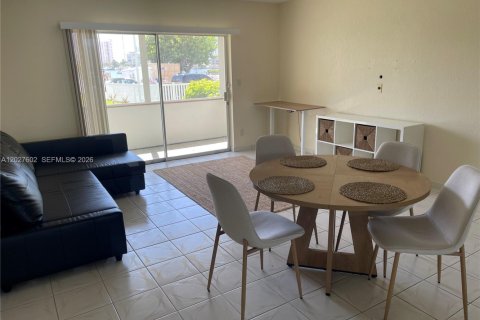 Condo in Hallandale Beach, Florida, 1 bedroom № 2145947 - photo 13