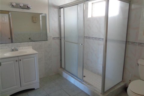 Condo in Hallandale Beach, Florida, 1 bedroom № 2145947 - photo 26