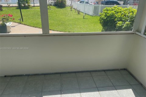 Condo in Hallandale Beach, Florida, 1 bedroom № 2145947 - photo 27
