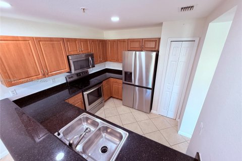 Снять в аренду кондоминиум в Дорал, Флорида 3 спальни, 128.67м2, № 2005136 - фото 8