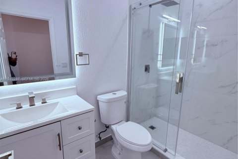 Снять в аренду кондоминиум в Дорал, Флорида 3 спальни, 128.67м2, № 2005136 - фото 2