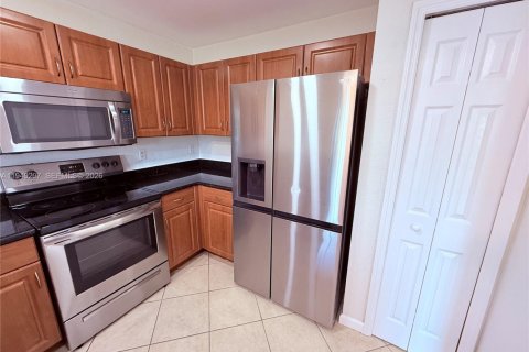 Снять в аренду кондоминиум в Дорал, Флорида 3 спальни, 128.67м2, № 2005136 - фото 11