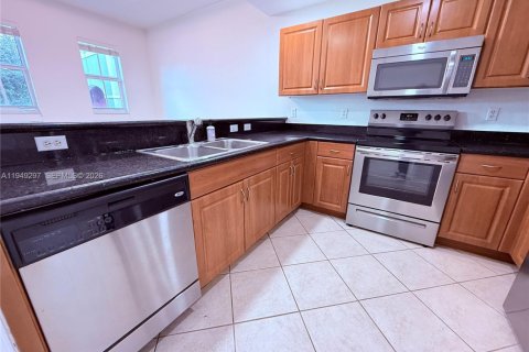 Снять в аренду кондоминиум в Дорал, Флорида 3 спальни, 128.67м2, № 2005136 - фото 12