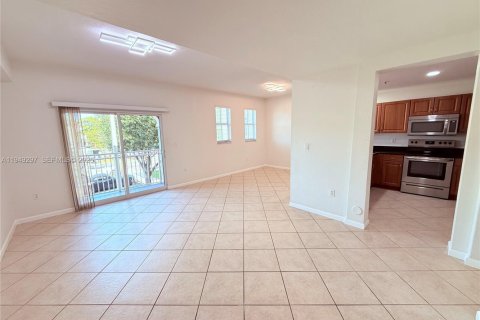 Снять в аренду кондоминиум в Дорал, Флорида 3 спальни, 128.67м2, № 2005136 - фото 3