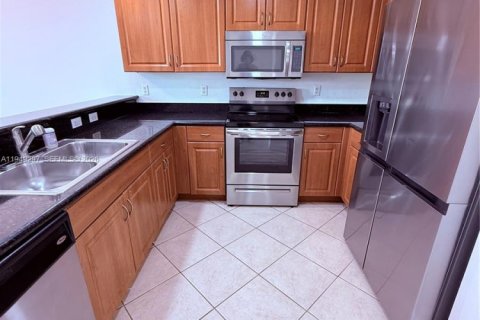 Снять в аренду кондоминиум в Дорал, Флорида 3 спальни, 128.67м2, № 2005136 - фото 9