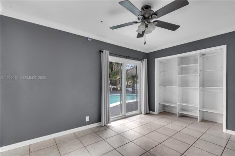 House in Davie, Florida 3 bedrooms, 111.85 sq.m. № 2049688 - photo 11
