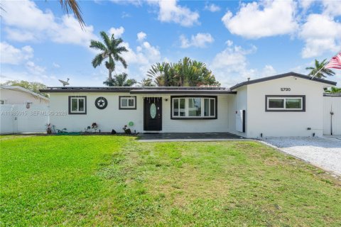 House in Davie, Florida 3 bedrooms, 111.85 sq.m. № 2049688 - photo 2