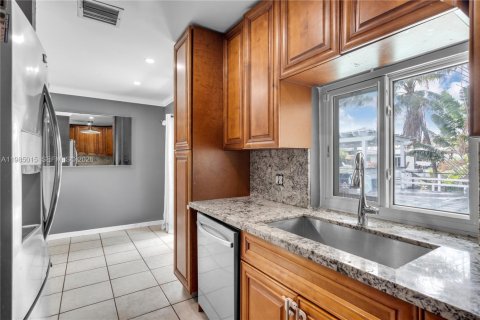 House in Davie, Florida 3 bedrooms, 111.85 sq.m. № 2049688 - photo 9