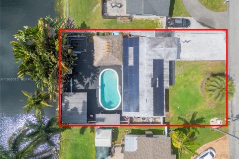 House in Davie, Florida 3 bedrooms, 111.85 sq.m. № 2049688 - photo 30