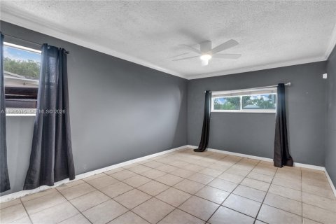 House in Davie, Florida 3 bedrooms, 111.85 sq.m. № 2049688 - photo 14