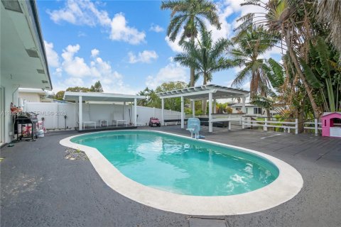 House in Davie, Florida 3 bedrooms, 111.85 sq.m. № 2049688 - photo 21