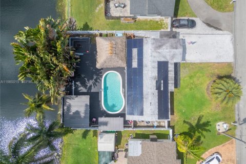 House in Davie, Florida 3 bedrooms, 111.85 sq.m. № 2049688 - photo 29