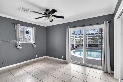 House in Davie, Florida 3 bedrooms, 111.85 sq.m. № 2049688 - photo 12