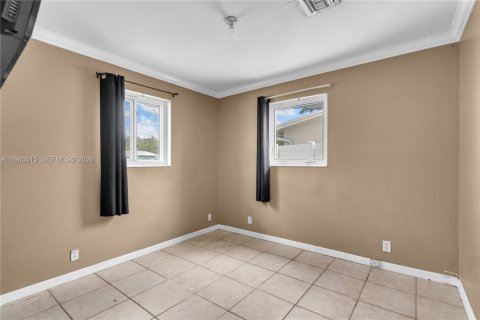 House in Davie, Florida 3 bedrooms, 111.85 sq.m. № 2049688 - photo 10