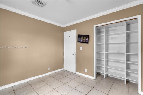 House in Davie, Florida 3 bedrooms, 111.85 sq.m. № 2049688 - photo 13