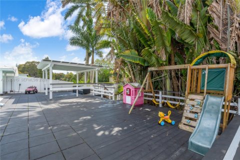 House in Davie, Florida 3 bedrooms, 111.85 sq.m. № 2049688 - photo 25