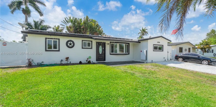 House in Davie, Florida 3 bedrooms, 111.85 sq.m. № 2049688