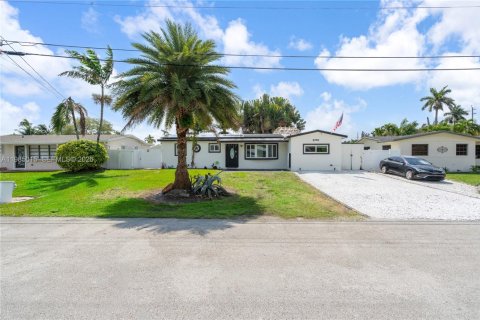 House in Davie, Florida 3 bedrooms, 111.85 sq.m. № 2049688 - photo 4